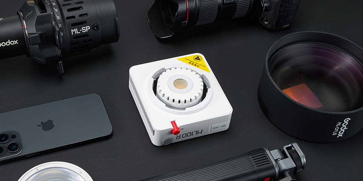 Đèn led Godox ML100R RGB Portable