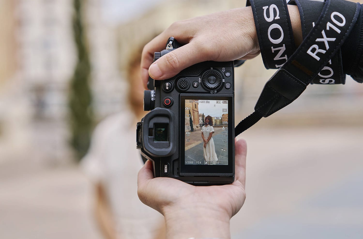 Máy ảnh Sony RX10 V
