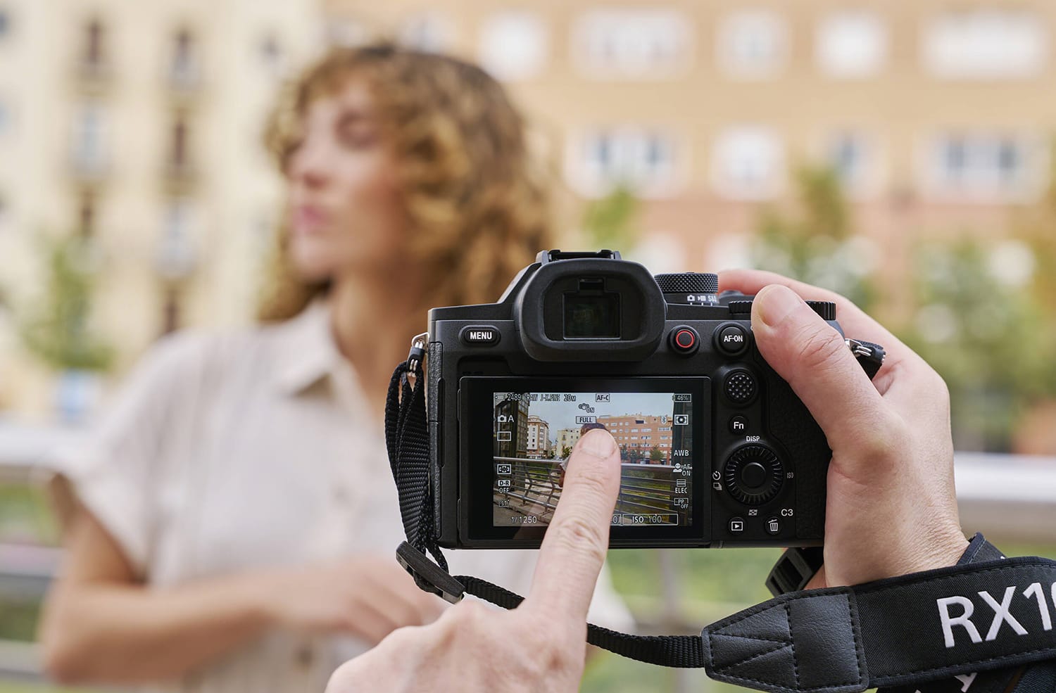 Máy ảnh Sony RX10 V
