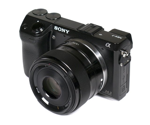 Ống kính Sony E 35mm f/1.8 OSS