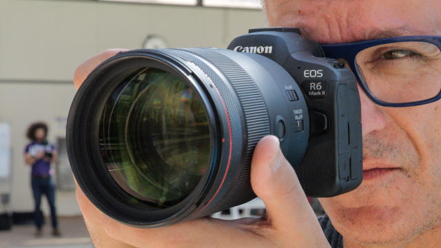 Máy ảnh Canon EOS R6 Mark II