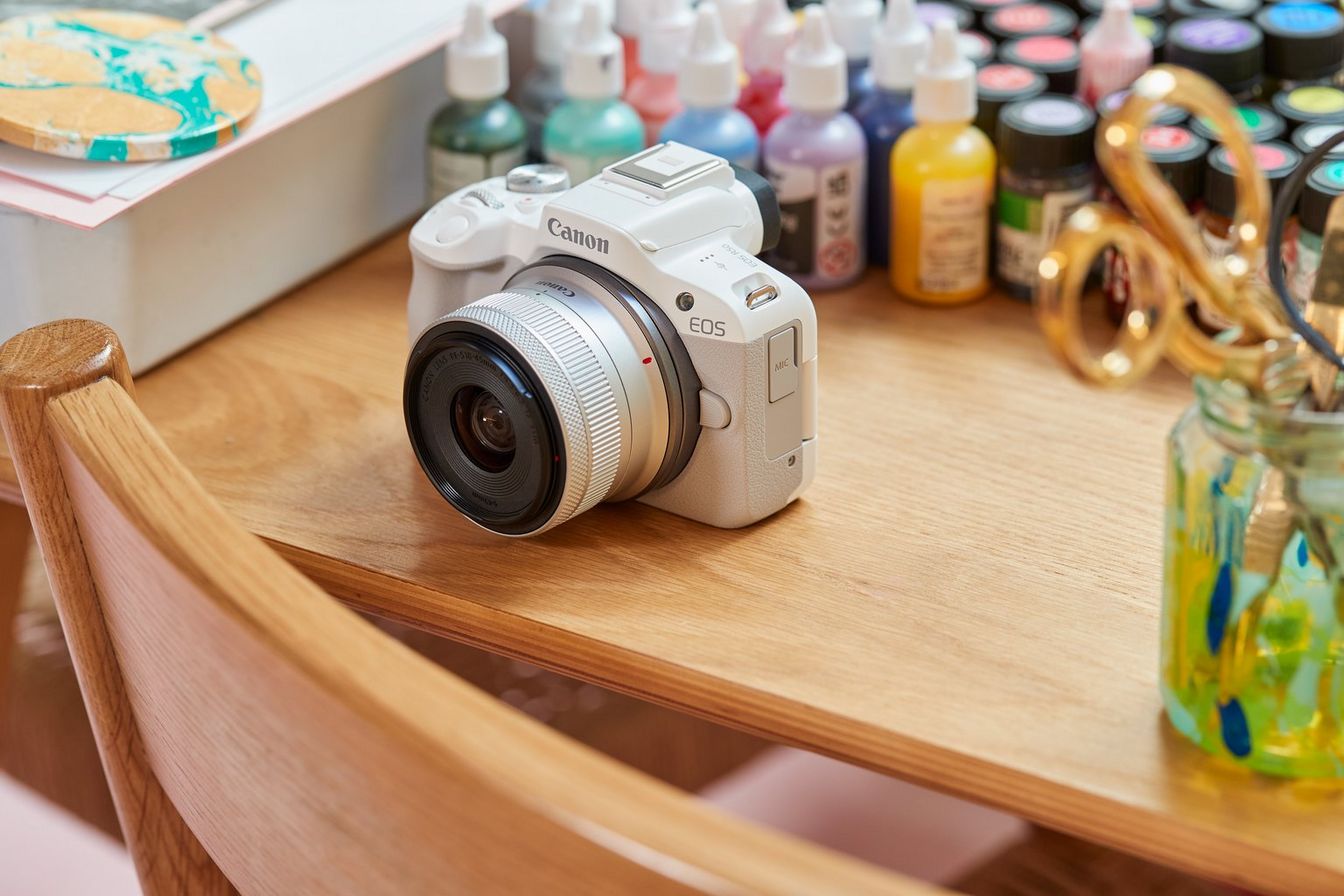 Máy Ảnh Canon EOS R50 ( White) + Lens RF-S 18-45mm