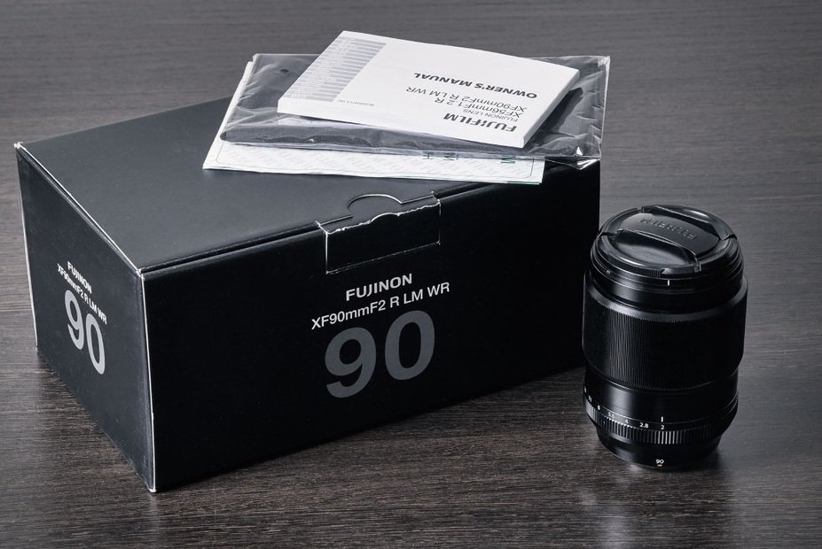Ống kính Fujifilm XF 90mm f/2 R LM WR